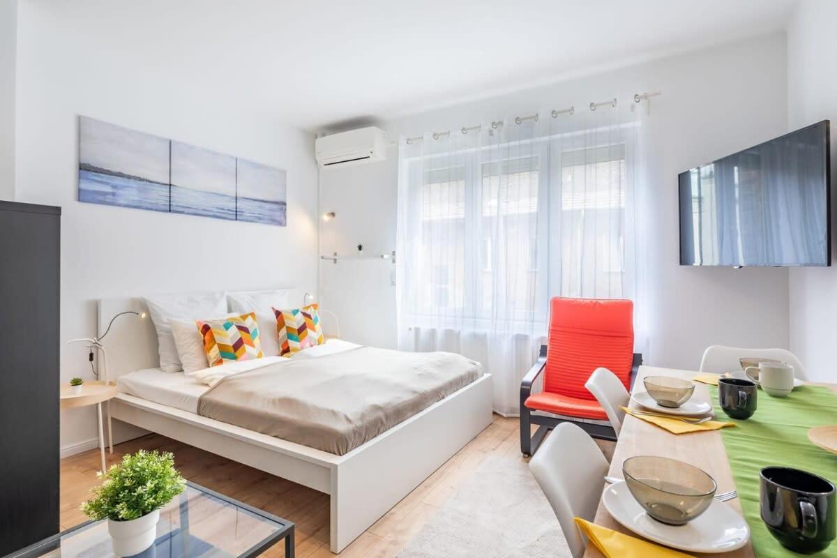 Very - Comfy * Budapest